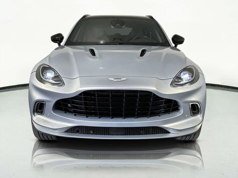 Used 2023 Aston Martin DBX image 3