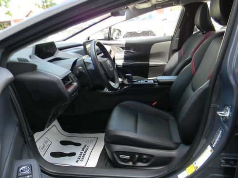 Used 2024 Toyota Prius Prime FWD image 19