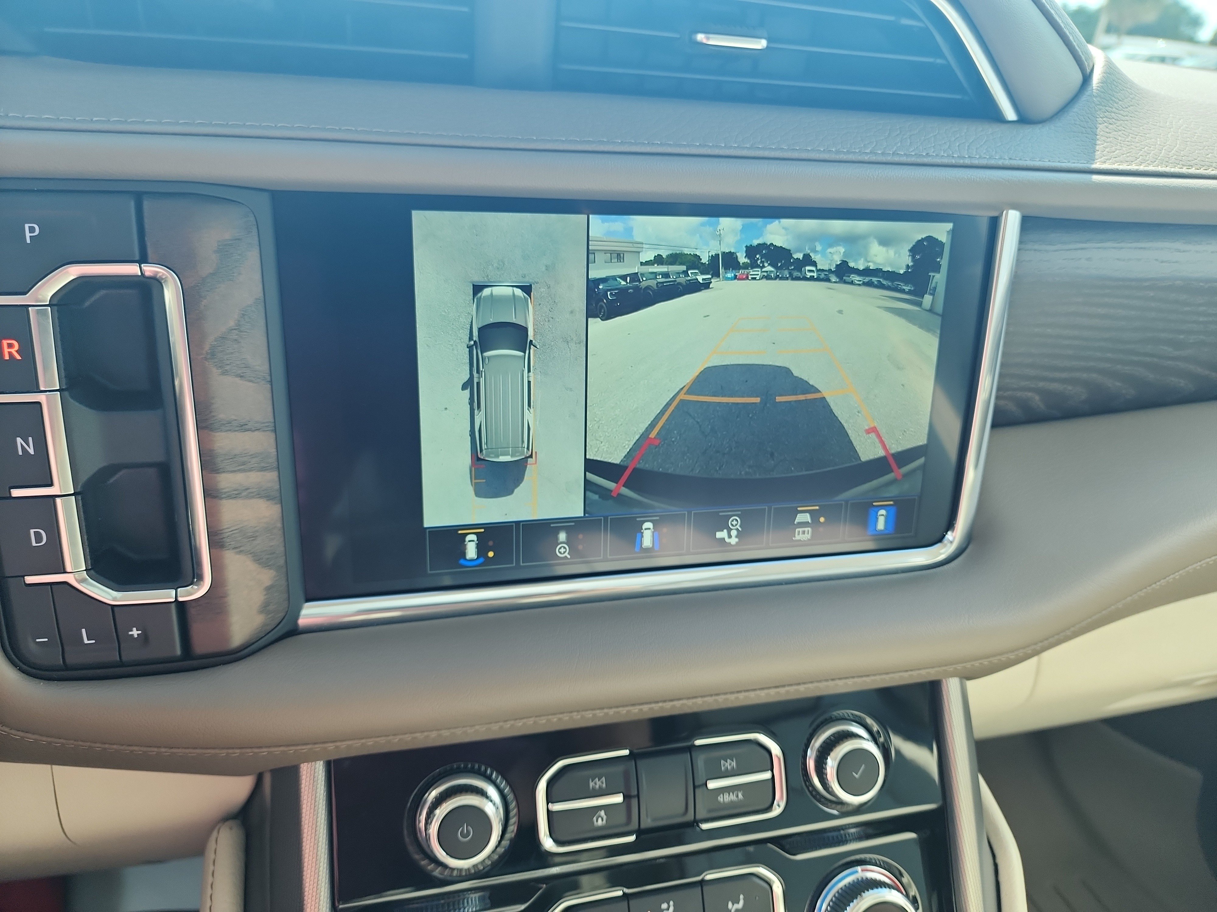 Used 2022 GMC Yukon XL Denali RWD image 41