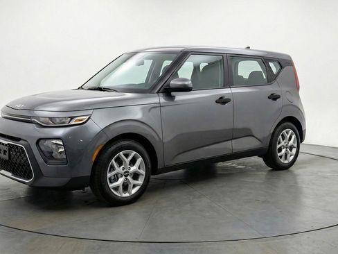 Used 2025 Kia Soul LX w/ LX Technology Package FWD image 3
