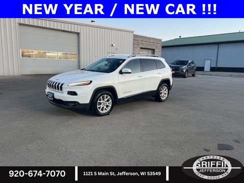 Used 2017 Jeep Cherokee Latitude w/ Cold Weather Group image 2
