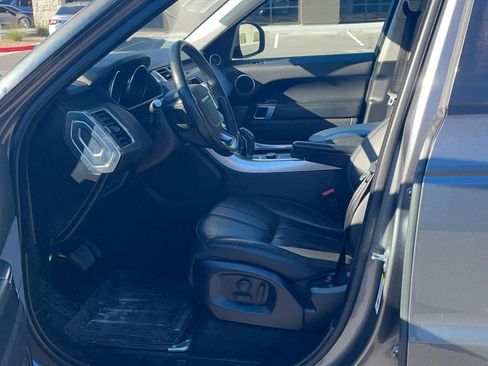 Used 2017 Land Rover Range Rover Sport SE image 12