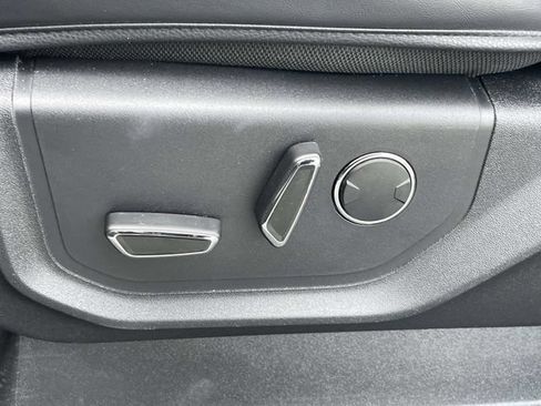 Used 2018 Ford F150 XLT w/ Equipment Group 302A Luxury AWD/4WD image 18