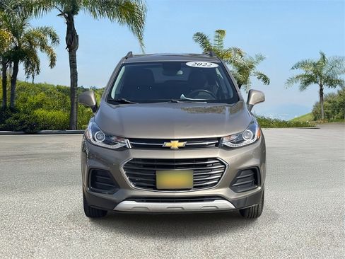 Used 2022 Chevrolet Trax LT w/ LT Convenience Package image 6