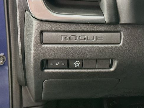 Used 2023 Nissan Rogue S AWD/4WD image 17