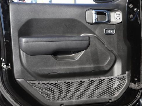 Used 2023 Jeep Gladiator Sport image 16