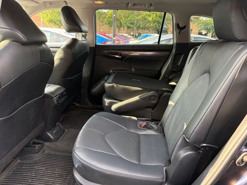 Used 2022 Toyota Highlander Platinum AWD/4WD image 12