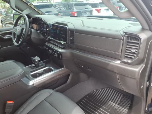 Used 2024 Chevrolet Silverado 1500 LTZ w/ LTZ Convenience Package II AWD/4WD image 10