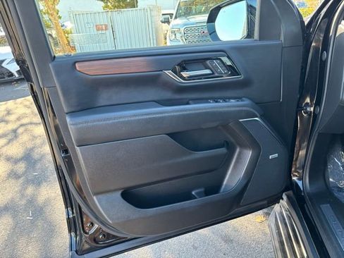 Certified 2025 GMC Yukon Denali image 11