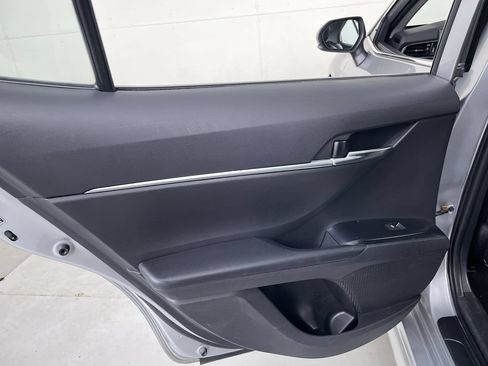 Used 2019 Toyota Camry SE w/ Convenience Package FWD image 18