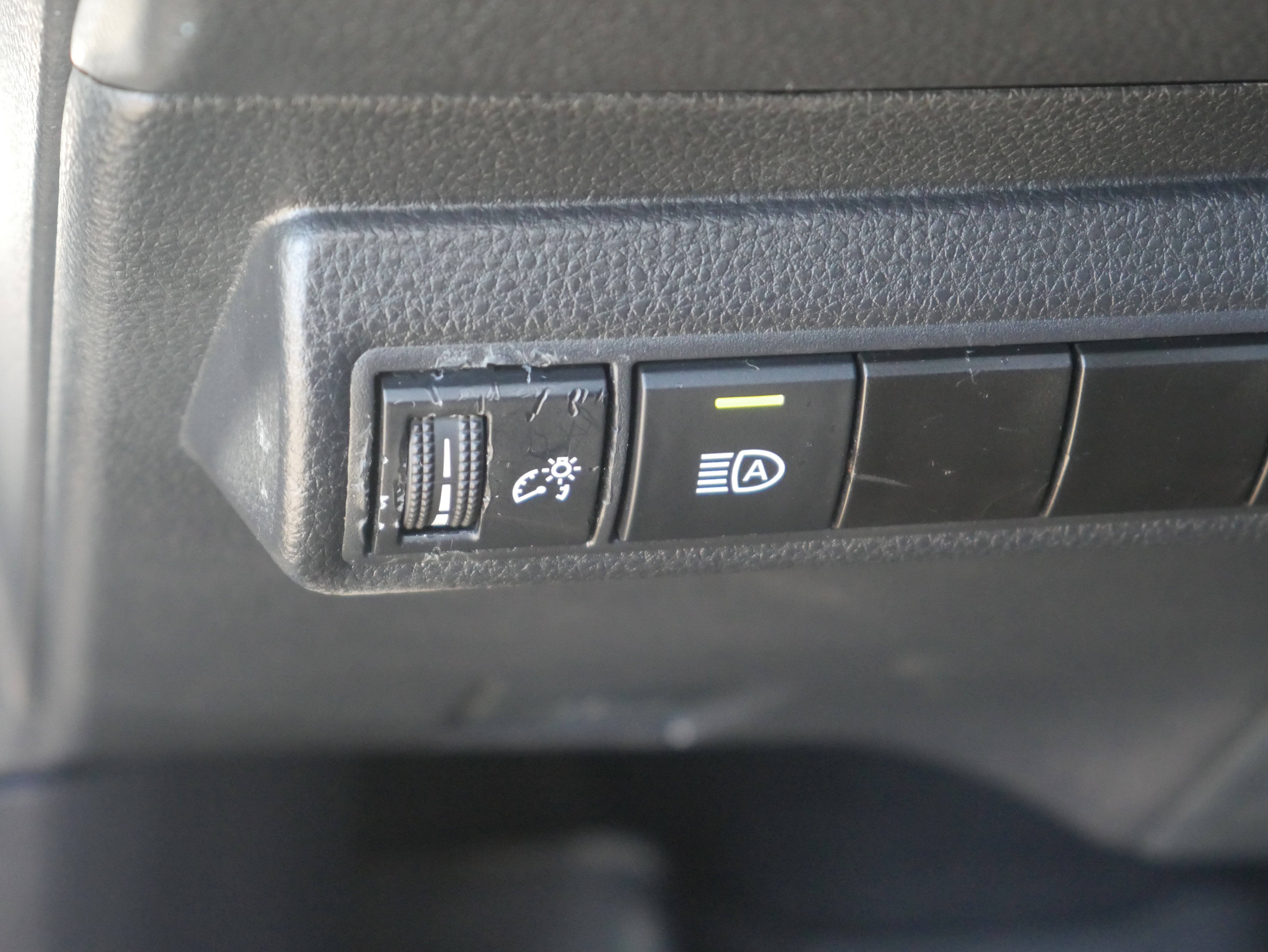 Used 2024 Toyota Corolla SE w/ SE Premium Package FWD image 5