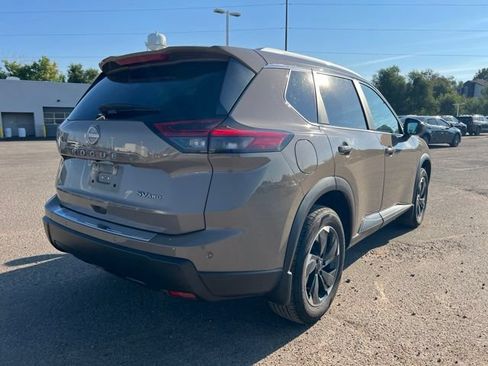 Used 2024 Nissan Rogue SV w/ SV Premium Package AWD/4WD image 6