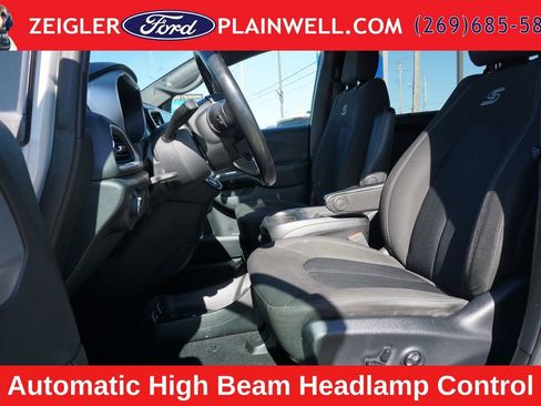 Used 2020 Chrysler Pacifica Touring w/ Advanced Safetytec Group FWD image 20