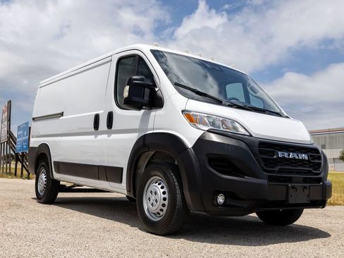 Used 2025 RAM ProMaster 2500 w/ Convenience Group FWD image 1