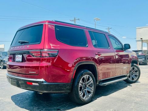 Used 2022 Jeep Wagoneer Series III w/ Flexible Seating Group AWD/4WD image 13
