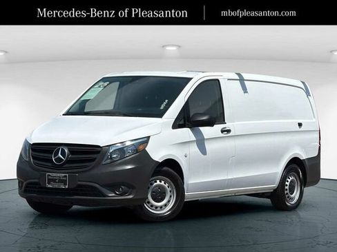 Used 2023 Mercedes-Benz Metris image 1