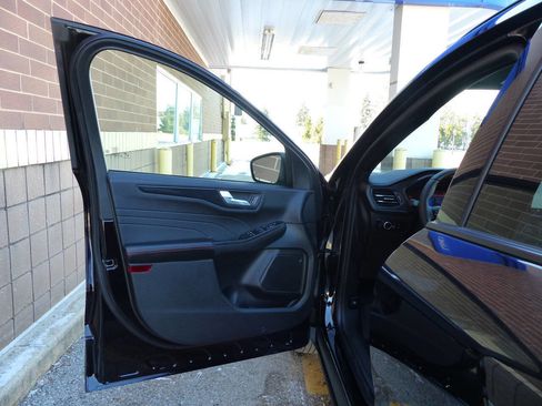 Used 2025 Ford Escape ST-Line w/ Tech Pack #1 image 17