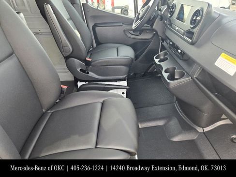 Used 2025 Mercedes-Benz Sprinter 2500 image 13