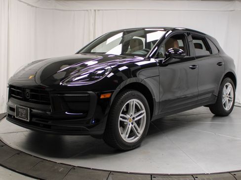 Certified 2025 Porsche Macan image 6