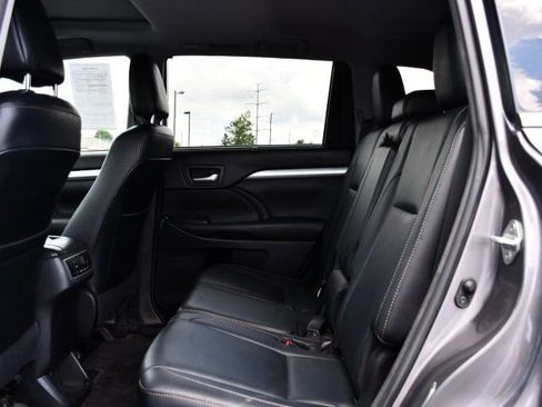 Used 2018 Toyota Highlander XLE AWD/4WD image 20