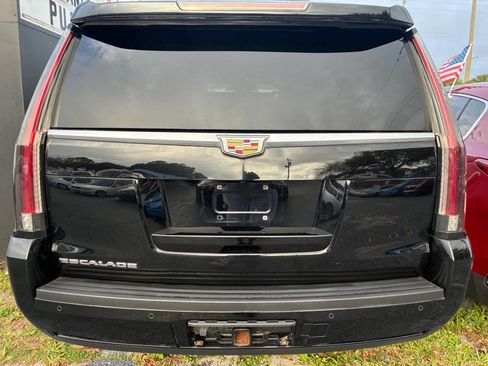 Used 2016 Cadillac Escalade Luxury image 4