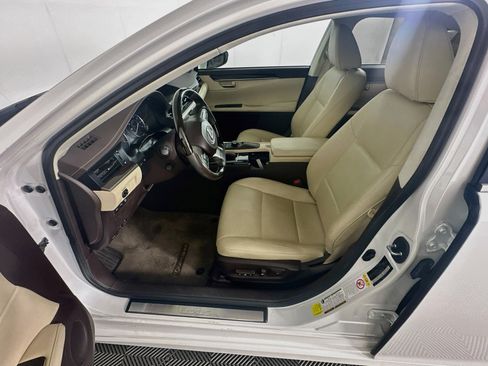 Used 2017 Lexus ES 350 w/ Premium Package FWD image 13