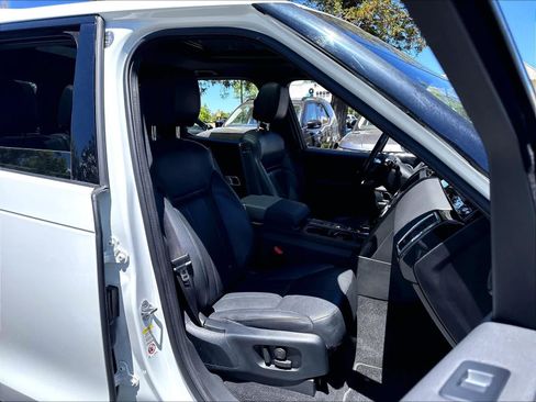 Used 2017 Land Rover Discovery SE AWD/4WD image 7