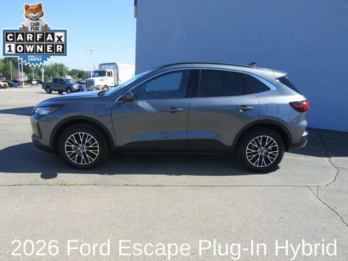 Used 2026 Ford Escape SE w/ Class II Trailer Tow Package FWD image 2