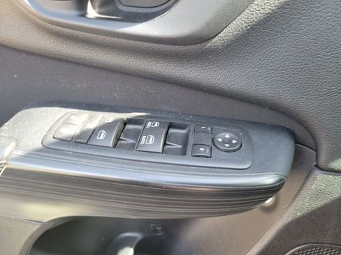 Used 2016 Jeep Cherokee Latitude w/ Cold Weather Group image 40