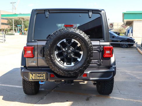 Used 2025 Jeep Wrangler Unlimited Rubicon 4xe w/ Convenience Group AWD/4WD image 6