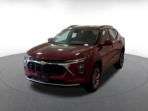 Used 2025 Chevrolet Trax LT w/ LT Convenience Package FWD image 4