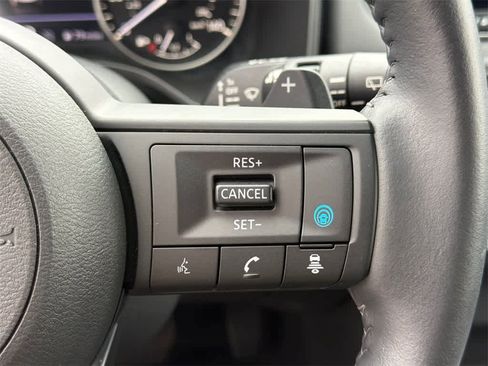 Used 2024 Nissan Rogue SV w/ SV Premium Package image 24