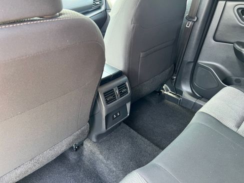 Used 2025 Nissan Rogue SV AWD/4WD image 25