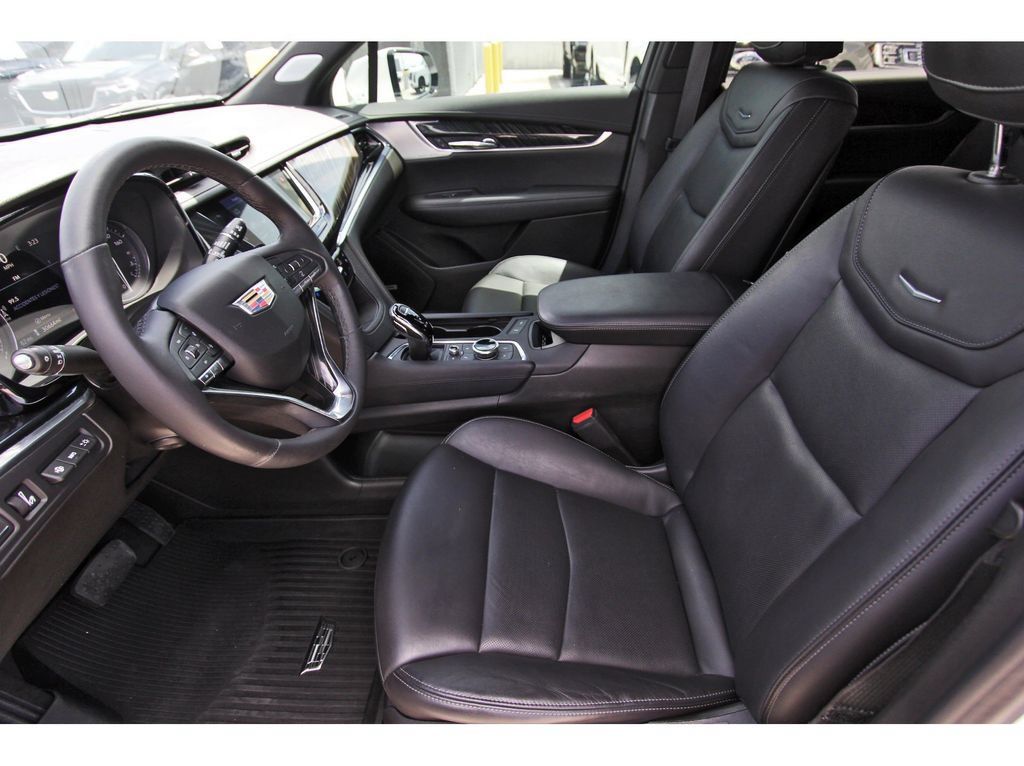 Certified 2023 Cadillac XT6 Premium Luxury w/ Technology Package FWD image 6