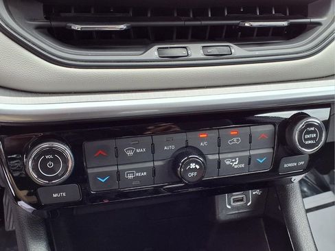 Used 2025 Jeep Compass Limited AWD/4WD image 12