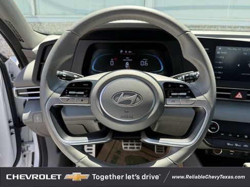 Used 2025 Hyundai Elantra Sport FWD image 13