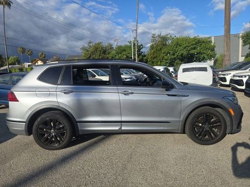 Used 2022 Volkswagen Tiguan SE R-Line FWD image 1