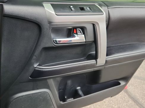 Used 2017 Toyota 4Runner SR5 AWD/4WD image 15