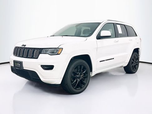 Used 2022 Jeep Grand Cherokee Laredo X image 3