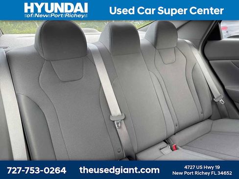 Used 2023 Hyundai Elantra SE w/ Cargo Package image 8