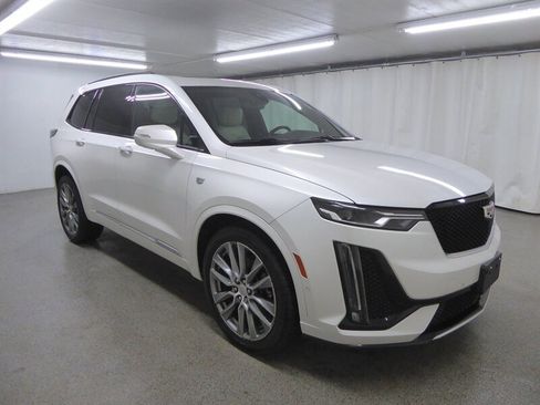 Used 2021 Cadillac XT6 Sport image 1