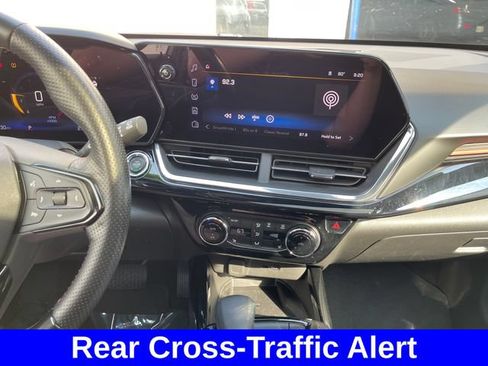 Used 2024 Chevrolet Trax RS w/ Sunroof Package FWD image 17