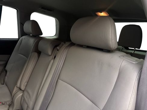 Used 2013 Toyota Highlander Limited AWD/4WD image 35