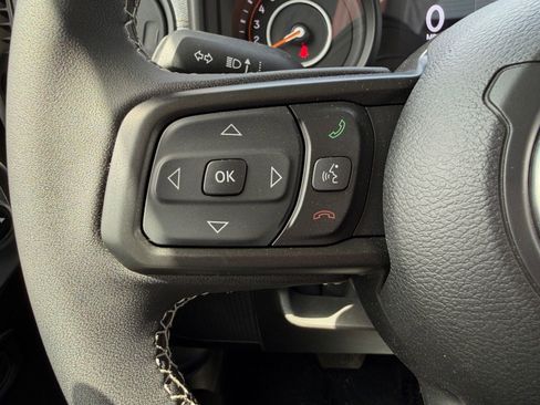 Used 2025 Jeep Wrangler Unlimited Sport AWD/4WD image 18