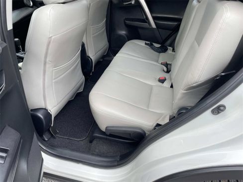 Used 2018 Toyota RAV4 XLE image 10