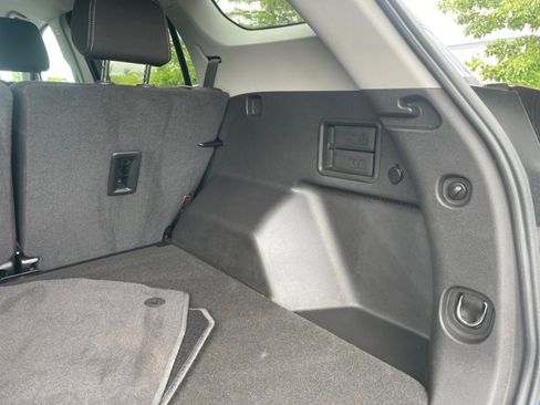 Used 2023 GMC Terrain SLE FWD image 24