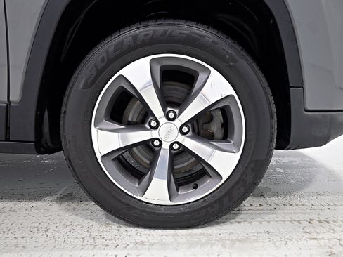 Used 2019 Jeep Cherokee Limited AWD/4WD image 39