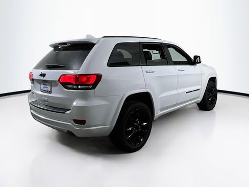 Used 2022 Jeep Grand Cherokee Laredo X AWD/4WD image 5