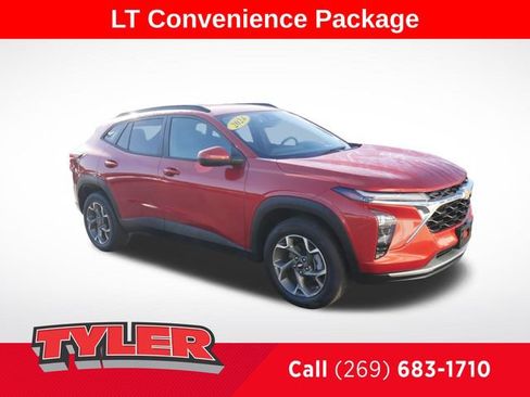 Used 2024 Chevrolet Trax LT w/ LT Convenience Package FWD image 1