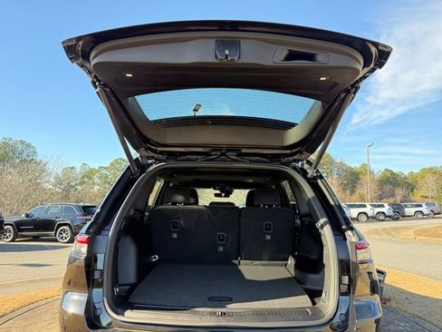 New 2025 Jeep Grand Cherokee Laredo X w/ Luxury Tech Group I image 29